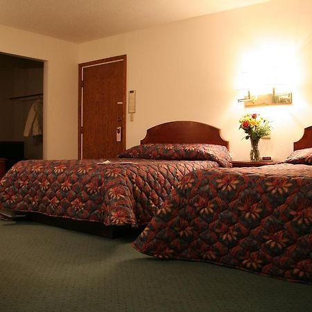 University Inn Сийдър Фолс Стая снимка